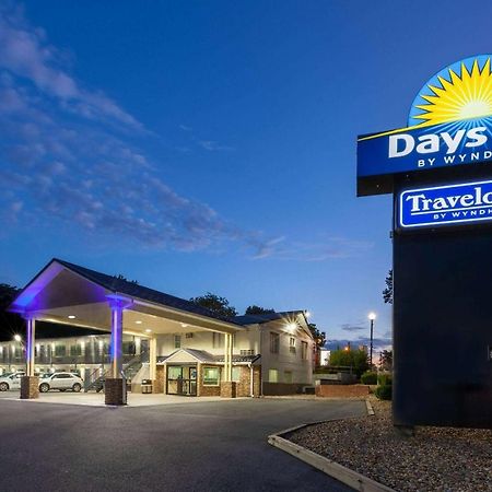 Days Inn By Wyndham Чарльз-Таун Экстерьер фото