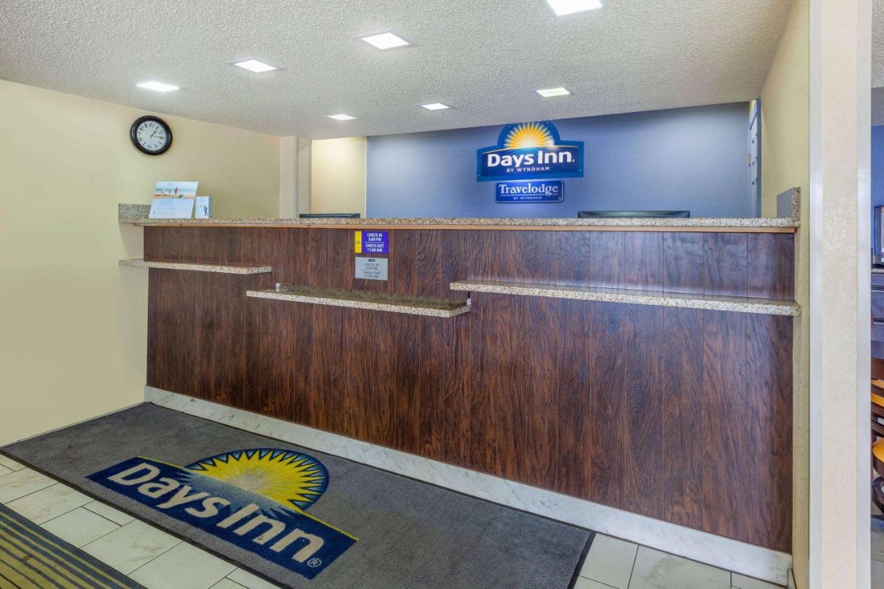 Days Inn By Wyndham Чарльз-Таун Экстерьер фото