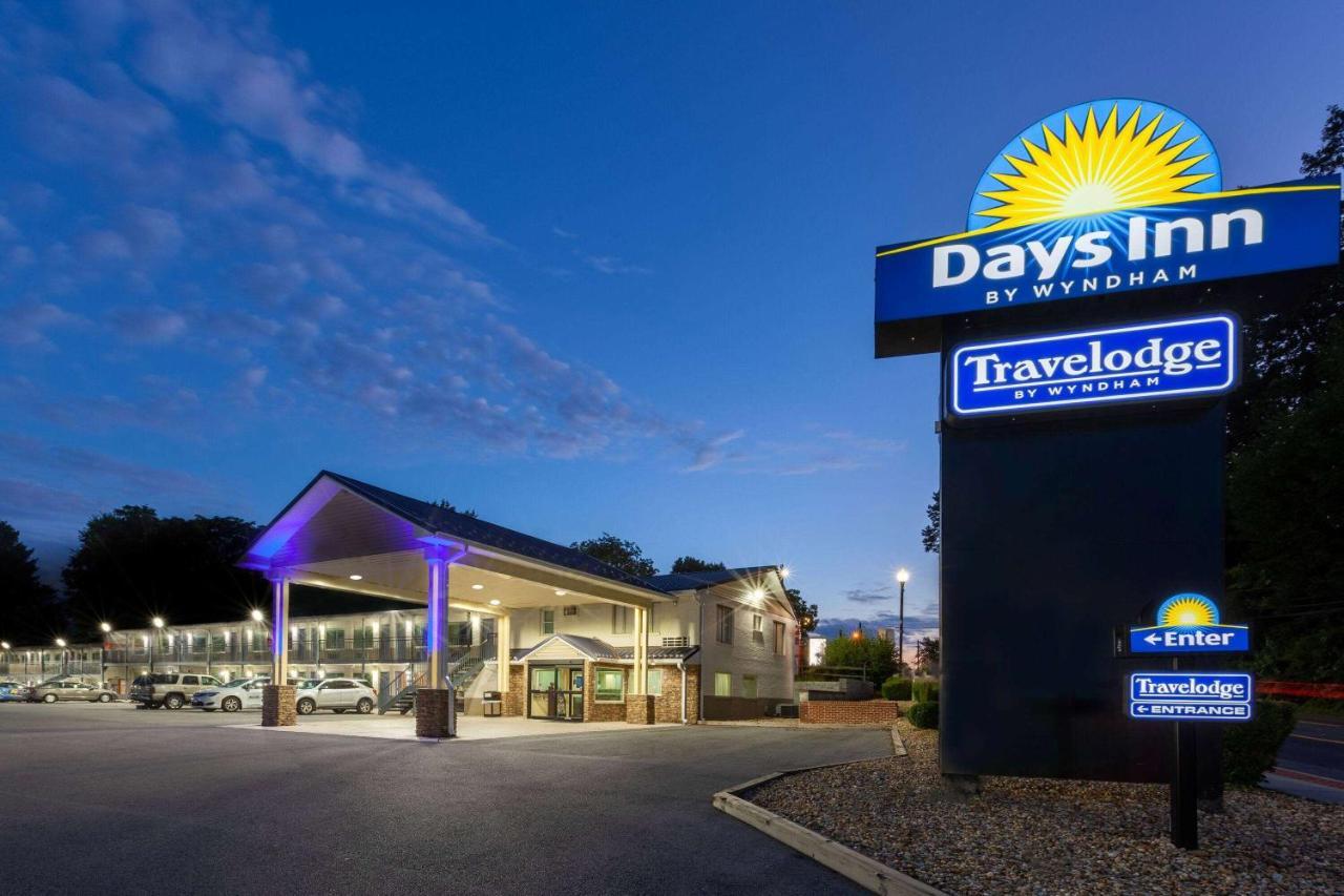 Days Inn By Wyndham Чарльз-Таун Экстерьер фото